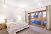 Master Bedroom with En-suite Master Bedroom with En-suite