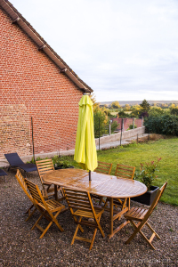 La terrasse avec vue sur la vallée de la Somme La terrasse avec vue sur la vallée de la Somme