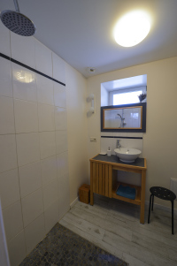 Salle d'eau chambre familiale Fùoc Salle d'eau chambre familiale Fùoc
