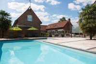 Vue sur la piscine et la propriété Vue sur la piscine et la propriété
