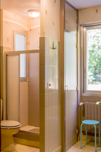 Salle de bain commune Chambre Françoise et Stéphanie Salle de bain commune Chambre Françoise et Stéphanie