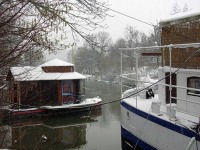 Hiver — La péniche sous la neige Hiver — La péniche sous la neige