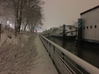 Hiver — Le ponton, la nuit, sous la neige Hiver — Le ponton, la nuit, sous la neige