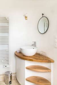 Salle d'eau Grande chambre d'amis Salle d'eau Grande chambre d'amis