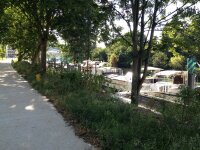 Péniche - La promenade, au dessus du quai Péniche - La promenade, au dessus du quai