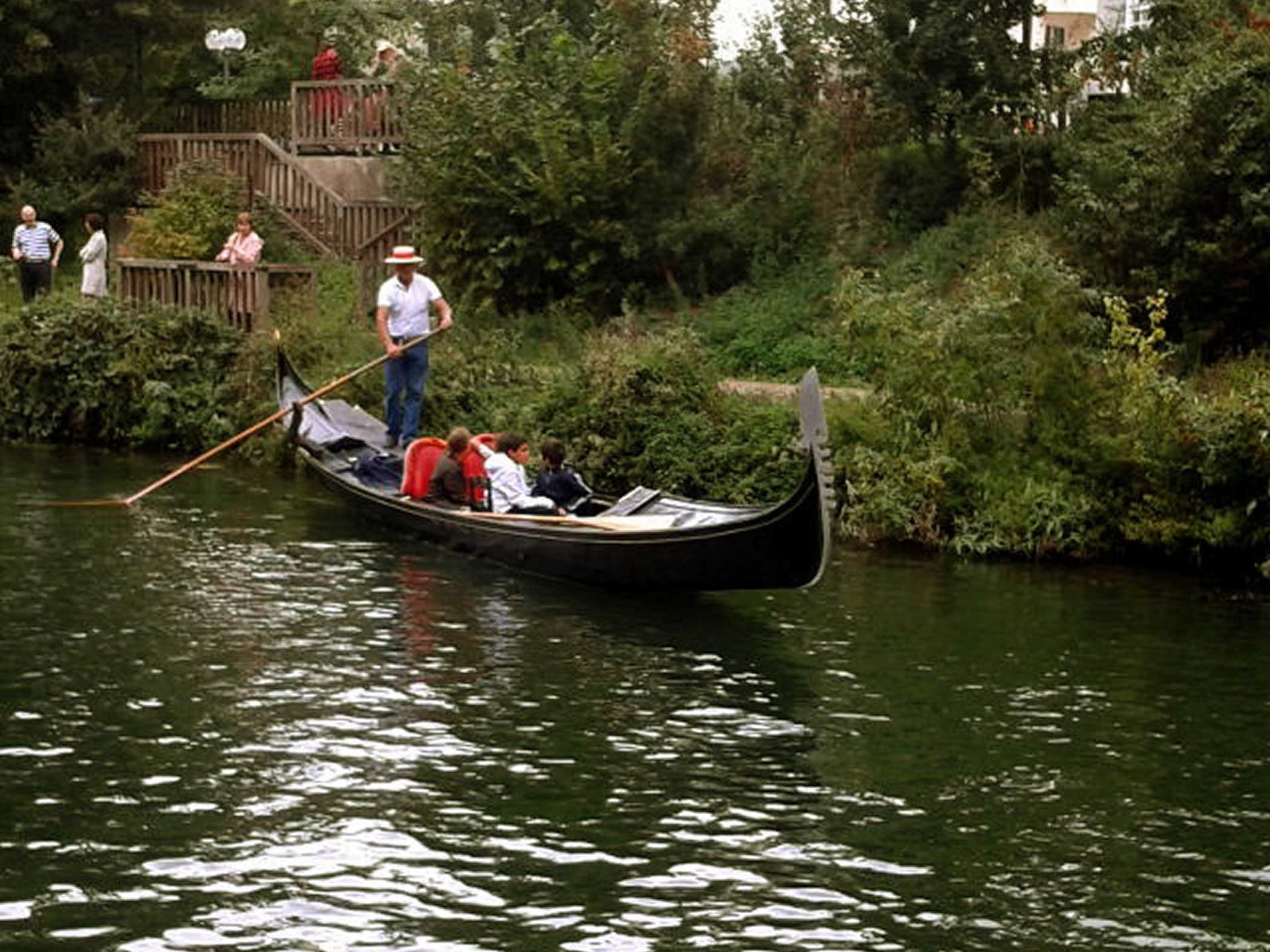 Péniche — Quelques voisins Péniche — Quelques voisins
