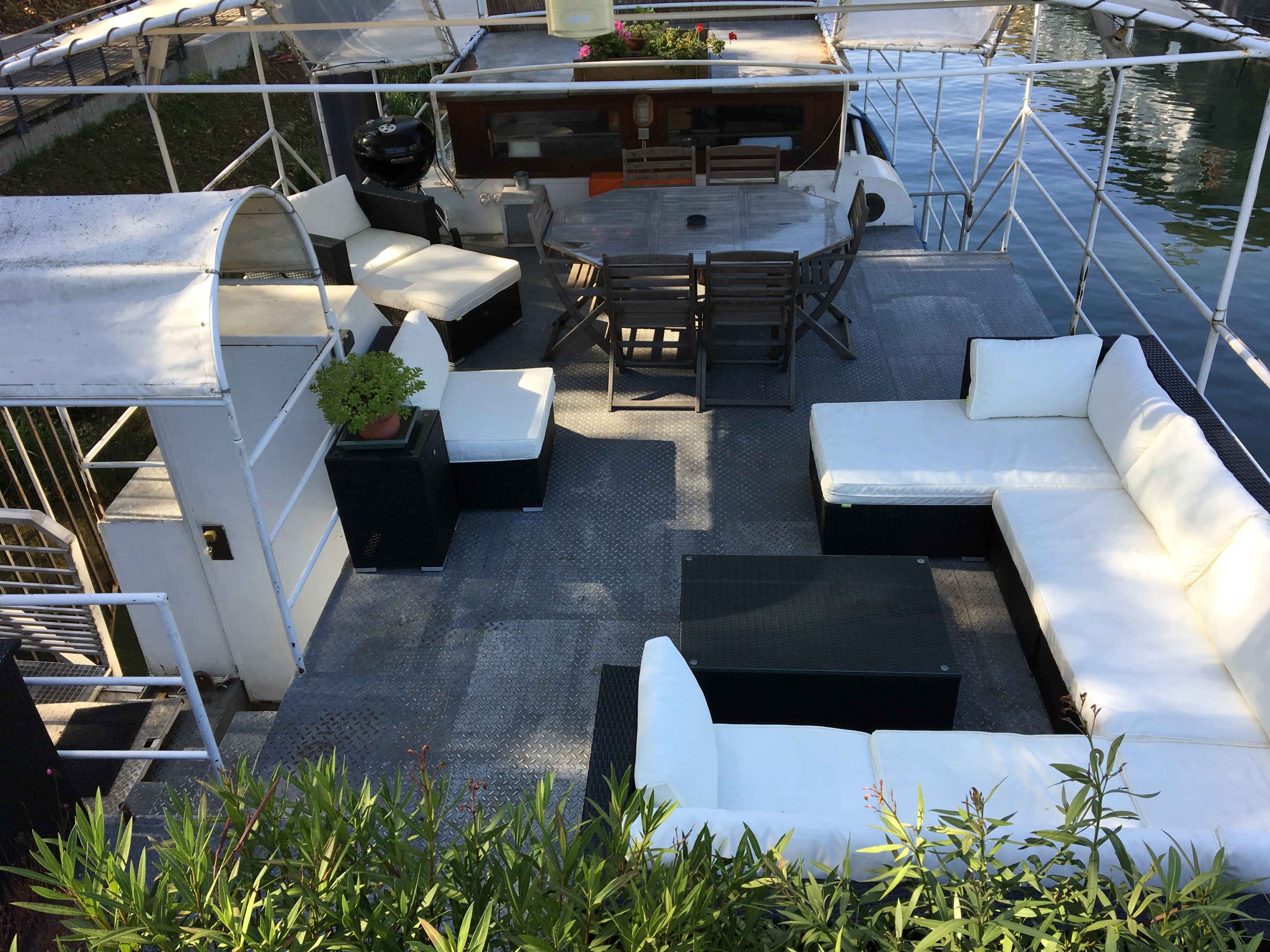 Loft — La terrasse semi couverte Loft — La terrasse semi couverte