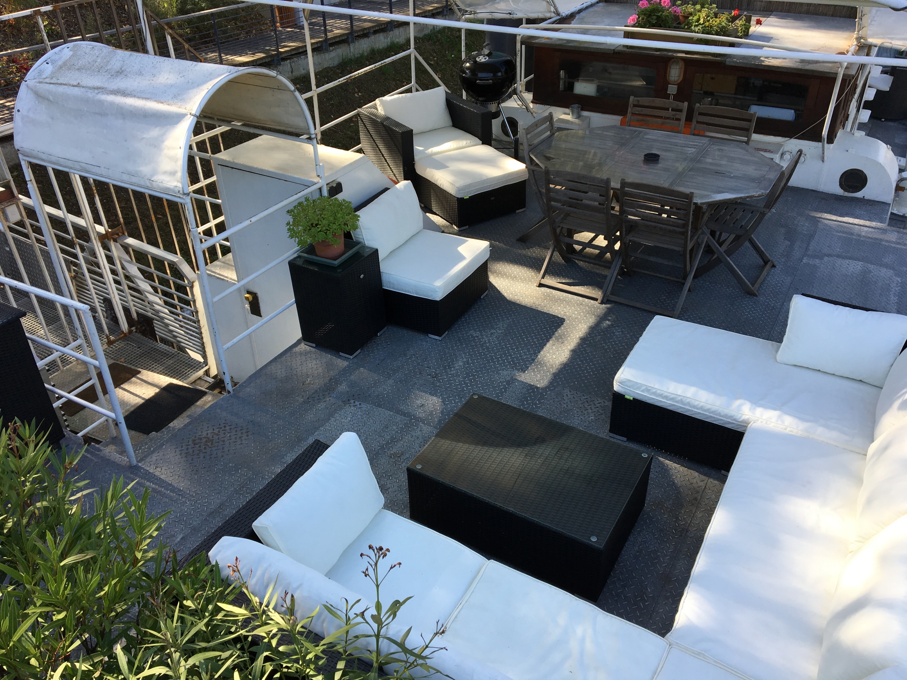 Loft — La terrasse semi couverte Loft — La terrasse semi couverte