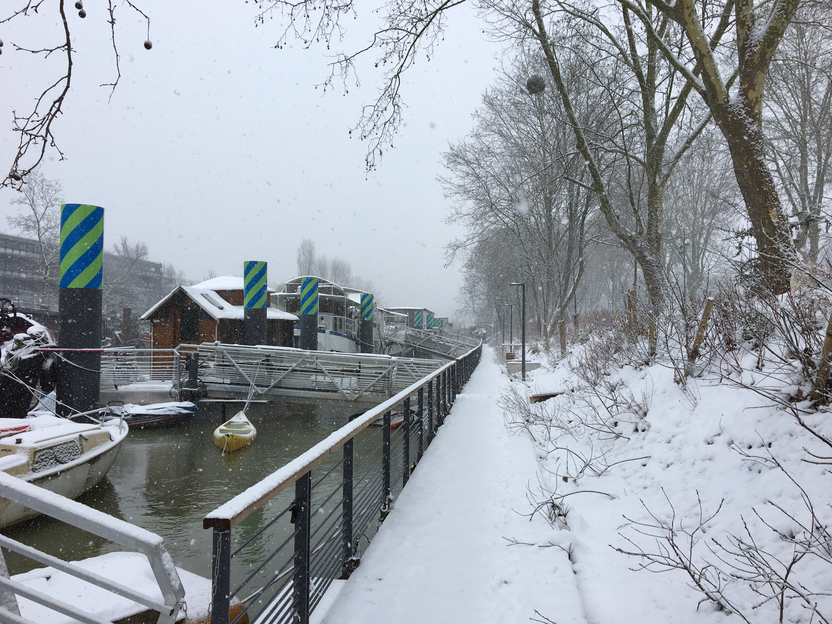 Hiver — Le ponton sous la neige Hiver — Le ponton sous la neige