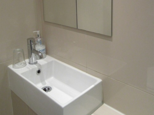 Ensuite Bathroom Facilities caring hotel, london | rooms Ensuite Bathroom Facilities caring hotel, london | rooms