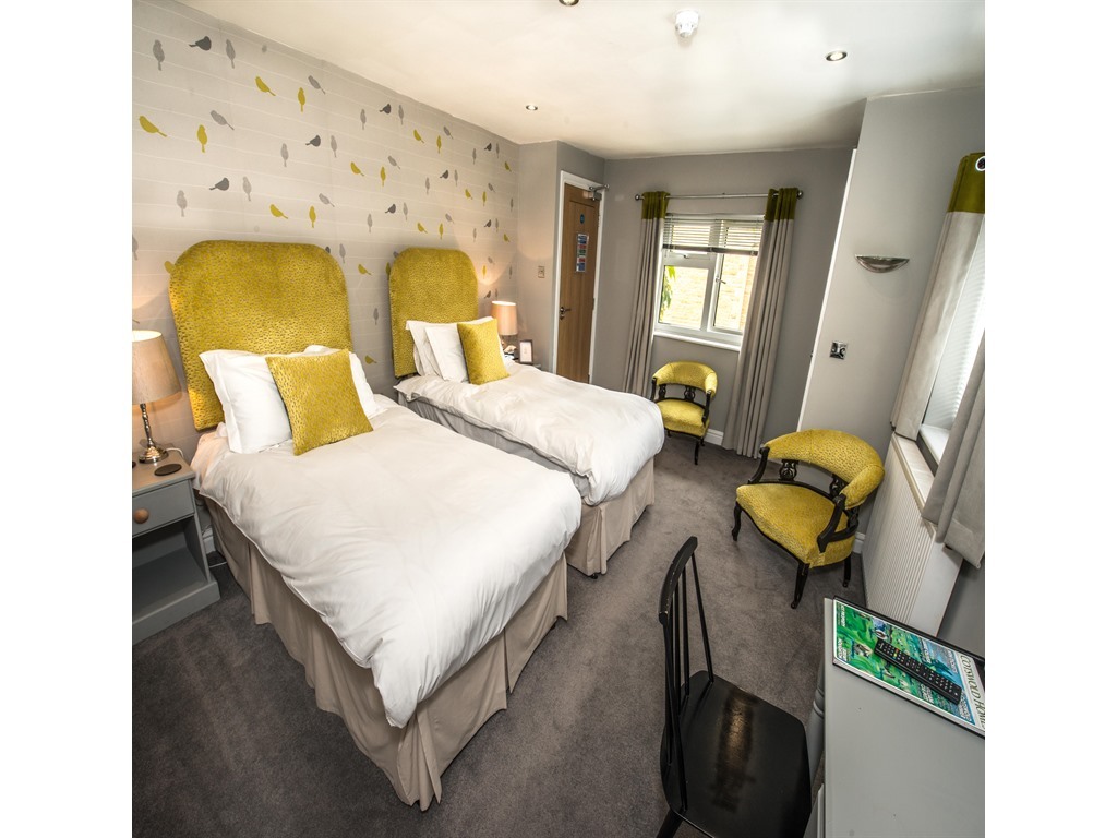 TWIN ROOM TWIN ROOM