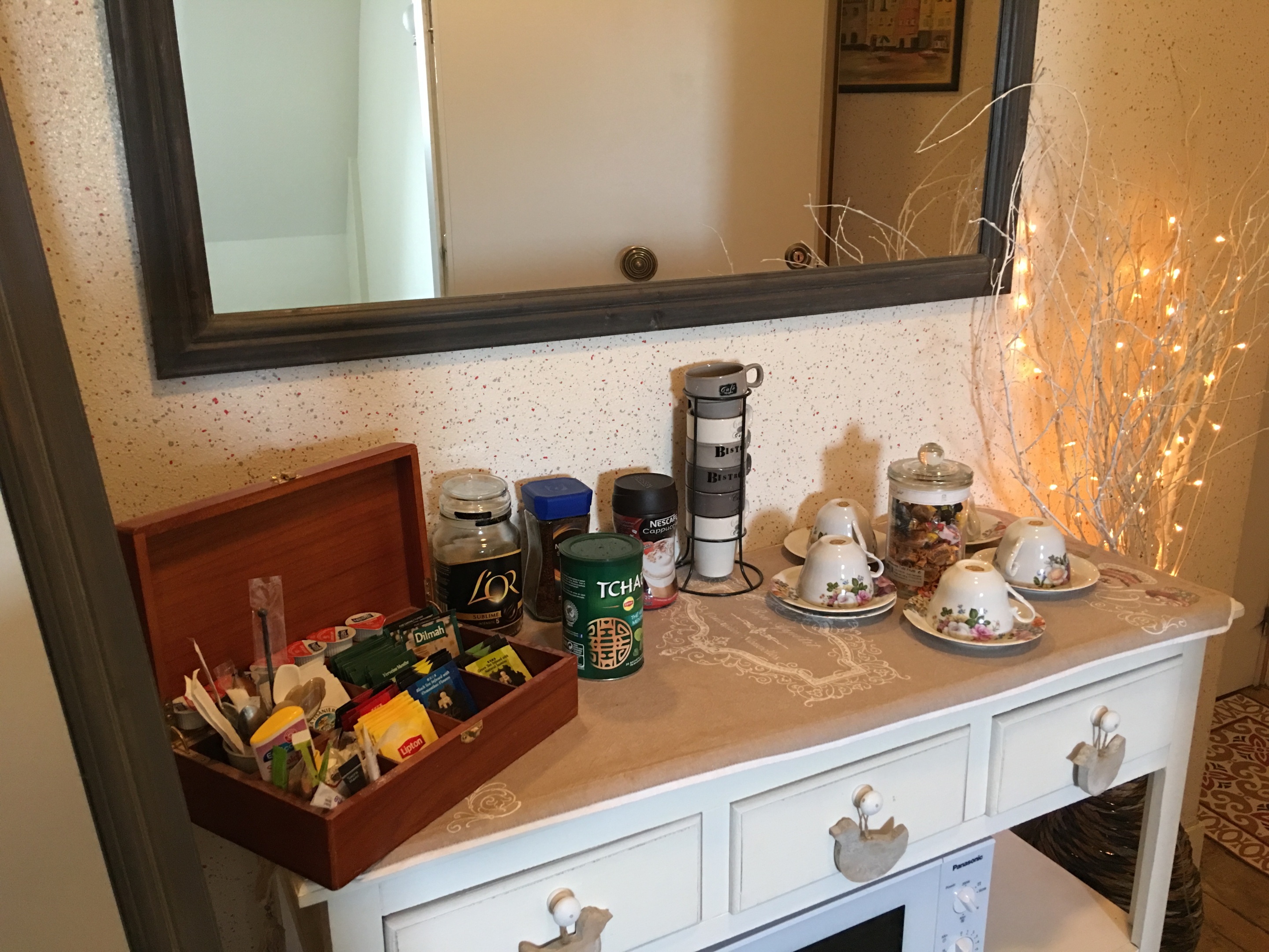 tisanerie disponible pour nos hôtes tisanerie disponible pour nos hôtes