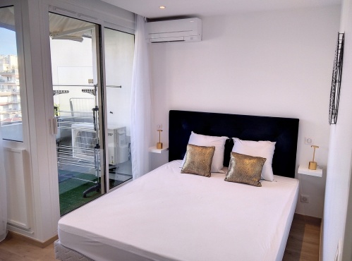 lit double et balcon privé dans la chambre