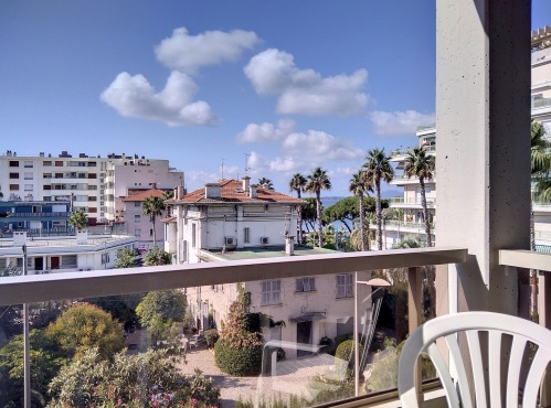 balcon avec vue mer et ville