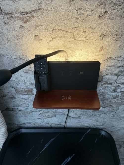 sleeping room 1 mobile charger