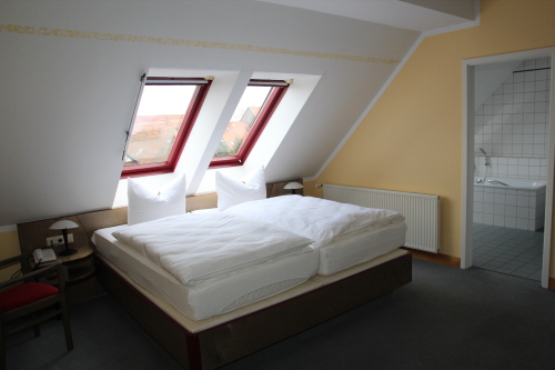 Doppelzimmer-Economy-Eigenes Badezimmer-Stadtblick - Standardpreis