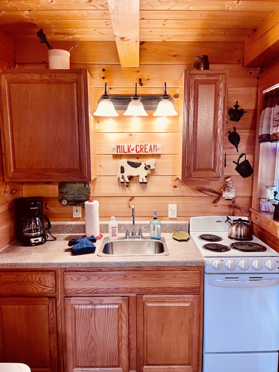 Kick Back Ridge Cabins Glory Days by Kick Back Ridge Cabins