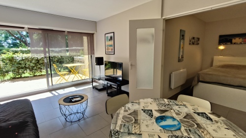 Chambre alcove ouvrant sur le séjour