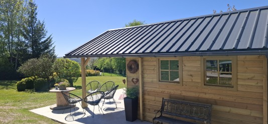 Jacuzzi et abri extérieur