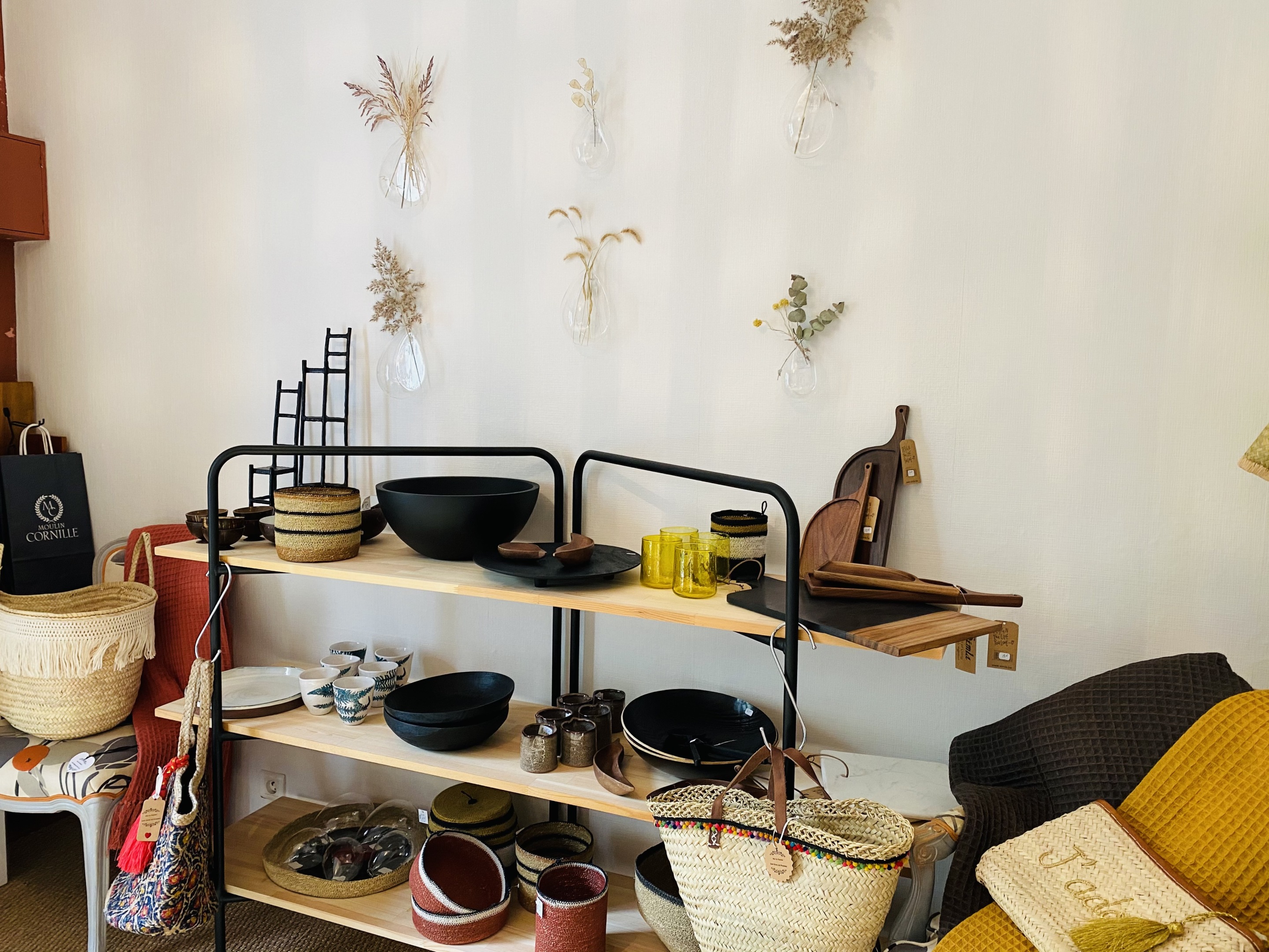 Concept Store Saint Remy De Provence Mas La Pauline Gîtes De Charme & Roulotte, Saint-Rémy-De-Provence | Le Concept  Store