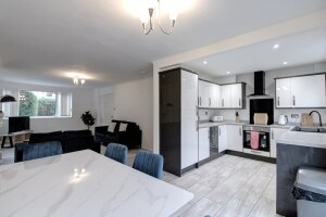 Kitchen / Dining Area