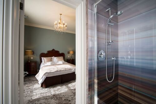 Double room-Premium-Ensuite with Shower-Street View-Bedroom 8