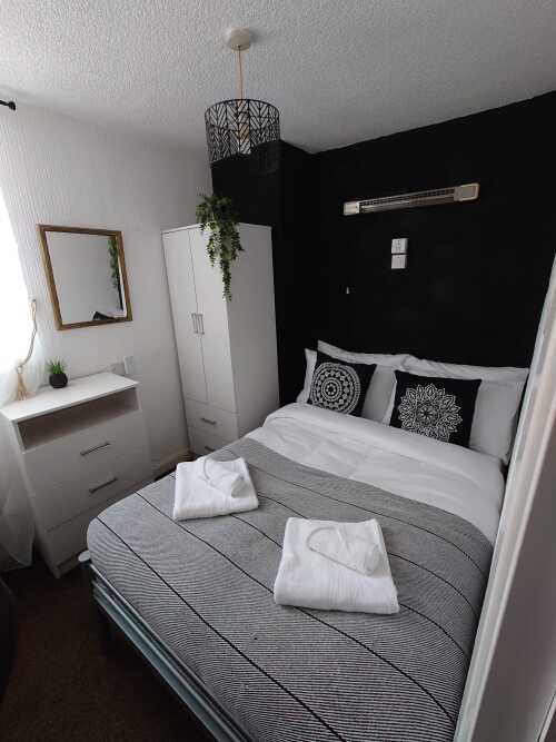 eluxe One -Bedroom apartment Black Onyx and Green Nephrite
