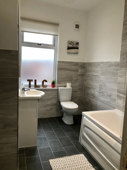 Bathroom - 3 piece suite with shower and bath