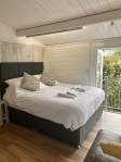 King size bed 