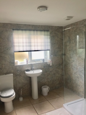 LARGE FAMILY BATHROOM WITH WALK IN SHOWER