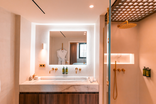 Chambre 1 avec douche et vue sur le Vieux Port