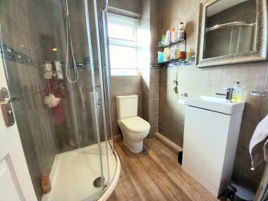 Newly fitted en suite with power shower