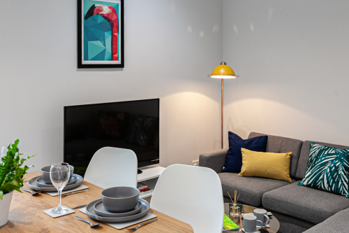 Breakfast bar, TV and corner sofa at Treetops