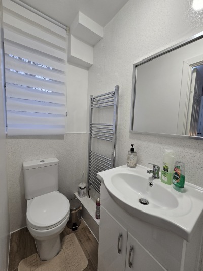 Room 4 bathroom