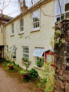 House-Traditional-Ensuite with Bath-Garden view - Base Rate