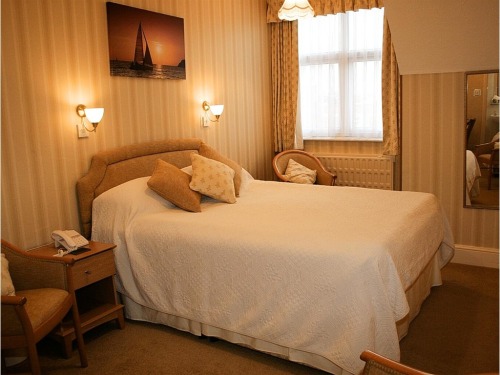 Room No.10 - 2nd Floor: Family R.: 1x6ft Double + 1x3ft beds  - Bath + Shower/WC, Direct dial Phone, Flat screen TV - Free Wi-fi