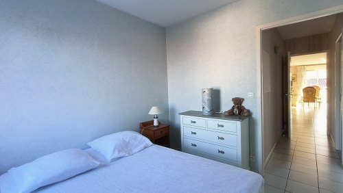  chambre 2 donnant sur piste cyclable à l'arrière