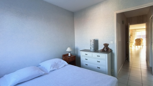  chambre 2 donnant sur piste cyclable à l'arrière