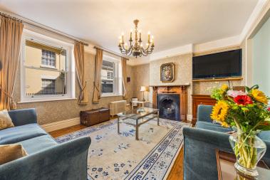 Spacious living room