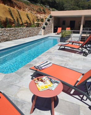 PISCINE ET TERRASSE
