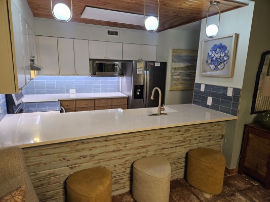 Freshly remodeled kitchen, quartz countertops