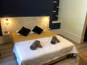 CHAMBRE AVEC GRAND LIT