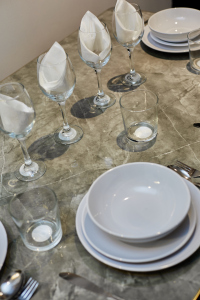 A practical and welcoming kitchen — ideal for everyday cooking needs.