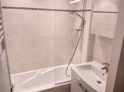 baignoire et meuble vasque