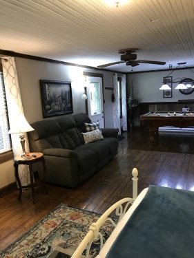 Sitting area/pool table