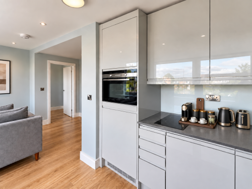 Modern kitchen
Sleek, fully fitted kitchen with glossy handleless cabinetry, integrated oven, ceramic hob, generous worktop space and a clean contemporary finish.