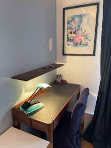 Bureau dans chambre 1