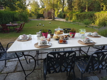 petit dejeuner sur la terrasse