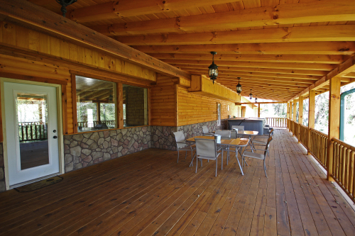 Outdoor Dining Tables and 2 Hot Tubs, Back Deck, The Western Lodge