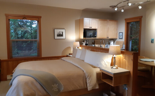Suite-Ensuite with Bath-Luxury-Ocean View-Whale Song Suite - Base Rate